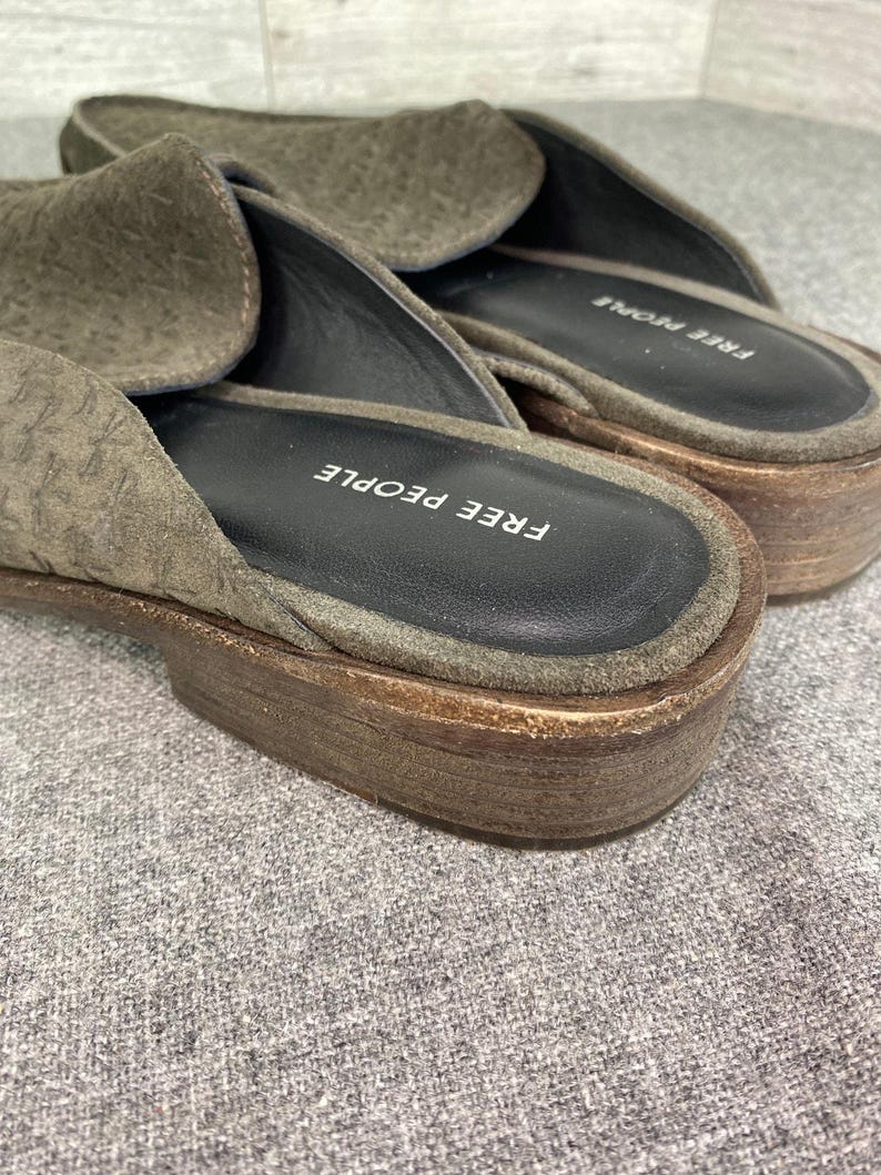 FREE PEOPLE Dragonfly Embossed Leather Loafers Brown Slip On Size 8.5 image 7
