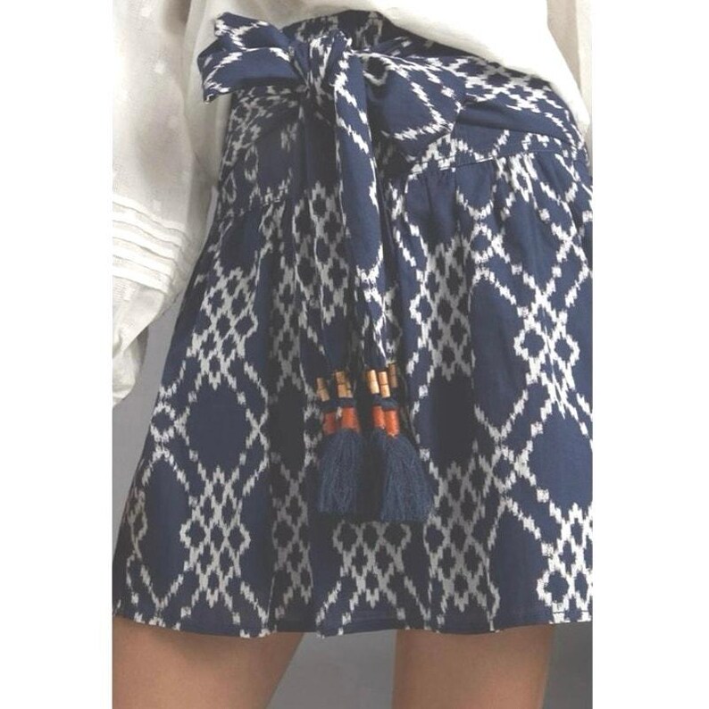 ANTHROPOLOGIE RIMBAUD SKIRT Tie Waist Mini Blue White Tassel Medium immagine 3