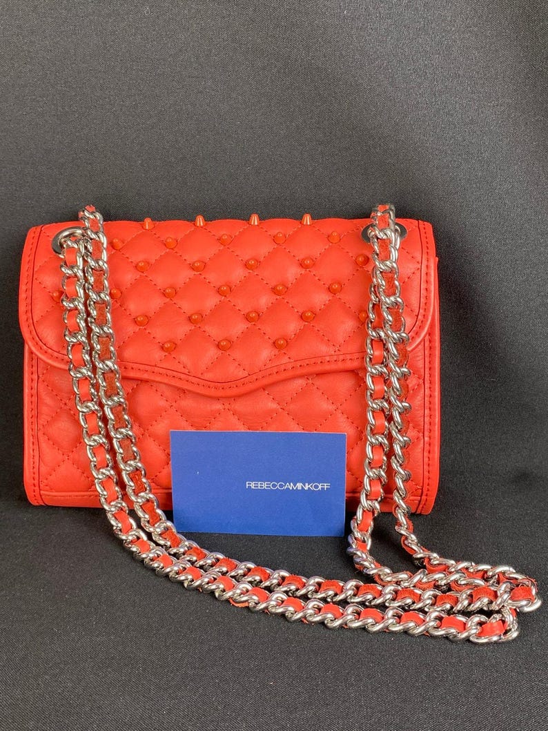 Bolso de hombro convertible Rebecca Minkoff Mini Affair acolchado color coral con tachuelas imagen 10