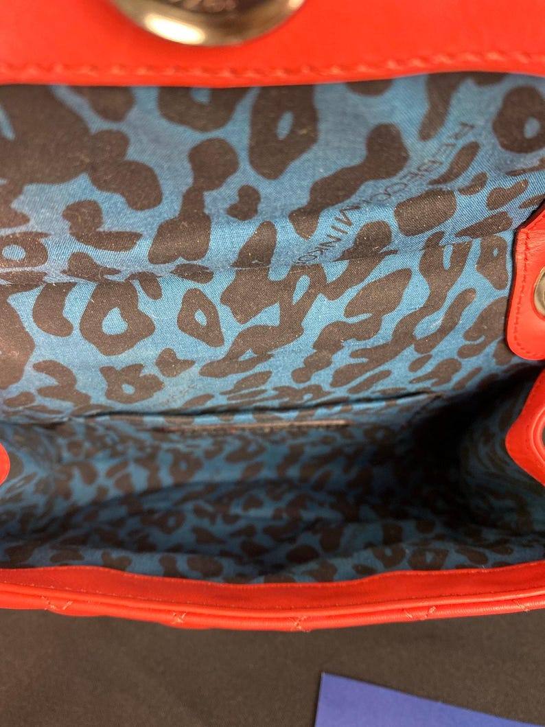 Bolso de hombro convertible Rebecca Minkoff Mini Affair acolchado color coral con tachuelas imagen 8