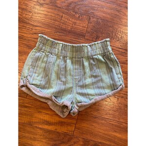 Pantalones cortos Free People Solar Flare Baja a rayas verdes y azules, talla M, estilo bohemio. imagen 6