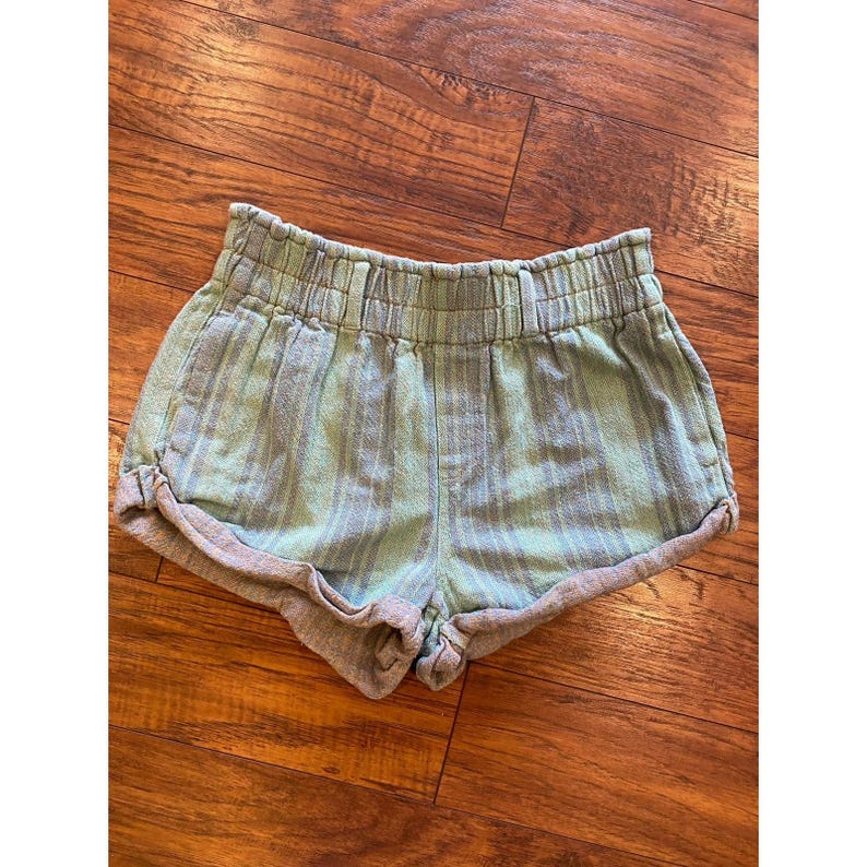 Pantalones cortos Free People Solar Flare Baja a rayas verdes y azules, talla M, estilo bohemio. imagen 6