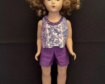 Muñeca Mary Hoyer vintage: muñeca de juguete de 37 cm con traje floral morado
