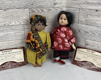 Muñecas de porcelana Barbara Lee Petite del mundo, lote de 2, "Kadesha" y "Sui Mei"