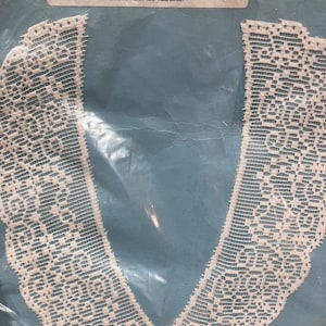 Weißer Spitzenkragen ... 6,5 cm breit ... Flache Spitze ... Hinzufügen zu ... Originalpaket