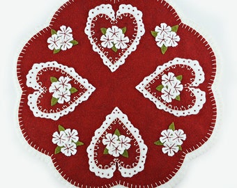 DOILY HEARTS All Inclusive Candle Mat Embroidery Kit, Pre-Cut Flowers, DIY Felt Craft Kit, Wool Applique Felt Kit, Valentine Heart Crafts