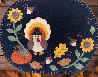 THANKFUL FALL Mini Mat / Mug Rug Applique Embroidery Kit, Penny Lane Primitives