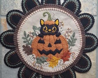 PEEK A BOO KITTY Fall Wool Applique Kit, Pumpkin Wool Applique Penny Rug, Halloween Applique, Embroidery Kit, Halloween, Fall Home, Spooky