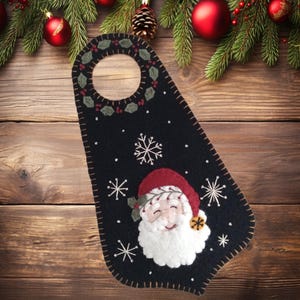 JOLLY OLD ST. NiCK Door Knob Hanger, Applique Embroidery Kit, Penny Lane Primitives