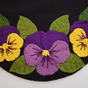 PANSY BEAUTY Wool Applique Kit Spring Wool Felt Applique Kits Candle Mat Wool Felt Embroidery Kit Pansy Lover Mother's Day Gift image 6