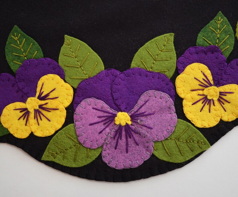 PANSY BEAUTY Wool Applique Kit Spring Wool Felt Applique Kits Candle Mat Wool Felt Embroidery Kit Pansy Lover Mother's Day Gift image 6