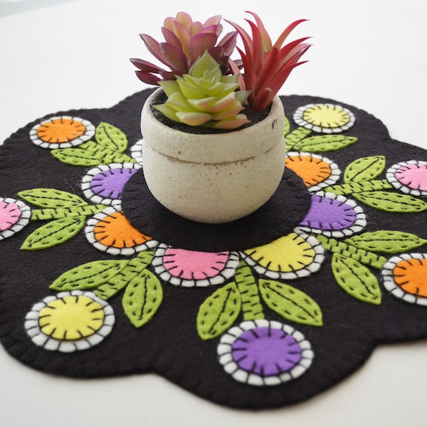PENNY POSIES | Wool Applique Kit Spring | Wool Felt Applique Kits Candle Mat | Wool Felt Embroidery Kit | Flower Lover | Mother's Day Gift
