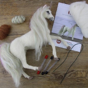 KIT UNA The UNICORN Needle Felting Kit, Needle Felted Unicorn, Complete Felting Kit, Animal Needle Felting Kit, Needle Felting Supplies image 4