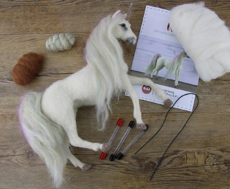 KIT UNA The UNICORN Needle Felting Kit, Needle Felted Unicorn, Complete Felting Kit, Animal Needle Felting Kit, Needle Felting Supplies image 4