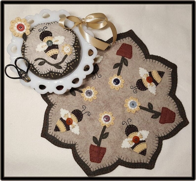 BUTTONS AND BEES Candle Mat Kit Penny Rug Wool Felt Applique Etsy