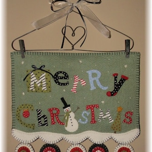 MERRY CHRISTMAS Wool Wall Hanging Embroidery Kit, Wool Felt Applique Kit, Merry Christmas Penny Rug, Prim Christmas Merino Wool Felt Kit