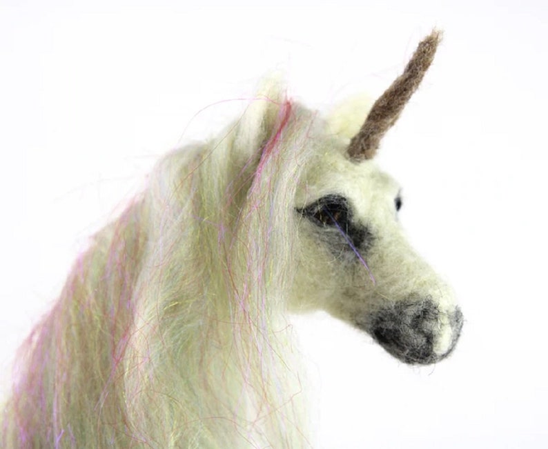 KIT UNA The UNICORN Needle Felting Kit, Needle Felted Unicorn, Complete Felting Kit, Animal Needle Felting Kit, Needle Felting Supplies image 7