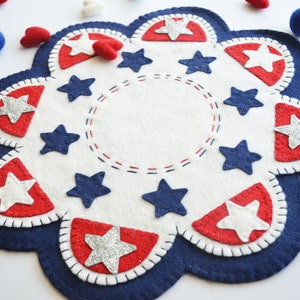 AMERICANA STARS All Inclusive Candle Mat Kit, Penny Rug Kit, Prim Wool Applique Kit Merino Wool Candle Mat Kit, Patriotic Embroidery  Kit