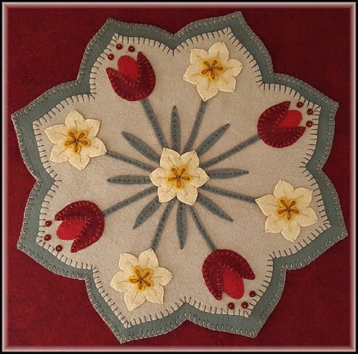 Wool KIT, Large SCALLOPED Pre-cut Wool Appliqué Kit, Wool Penny Rug Kit,  Make Your Own Traditional Penny Rug, Recycled Wool Appliqué Kit 