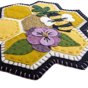 New SWEET HONEYCOMB MINI Candle Mat, Embroidery Kit, Merino Wool Felt Honey Bee Mini Candle Mat Kit, Spring Wool Applique Kit, Home Decor image 2