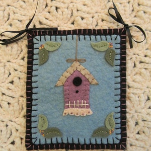 SUMMER RENTAL Candle Mat Kit, Penny Rug Kit Wool Applique Felt Kit, Candle Mat Kit, Prim Wool Felt Kit Merino Wool Embroidery Kit, Birdhouse image 8