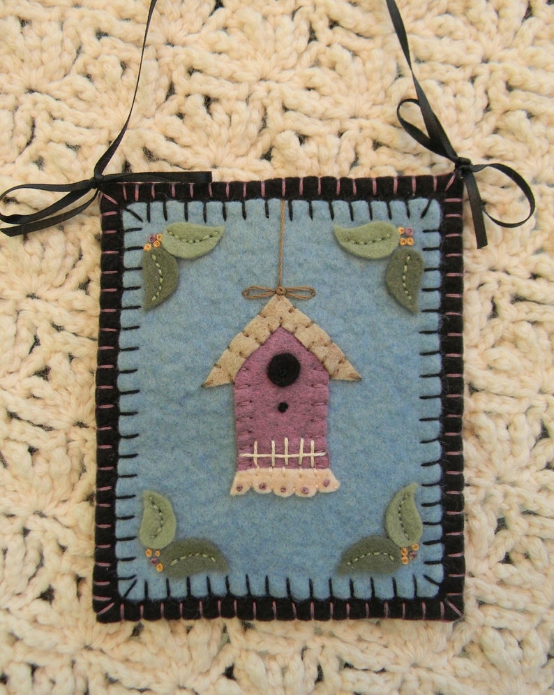 SUMMER RENTAL Candle Mat Kit, Penny Rug Kit Wool Applique Felt Kit, Candle Mat Kit, Prim Wool Felt Kit Merino Wool Embroidery Kit, Birdhouse image 8