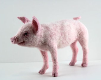 KIT *** PIPPIN the PIG Needle Felting Kit, Needle Felted Pig, Complete Felting Kit, Farm Animal Needle Felting Kit, Needle Felting Supplies