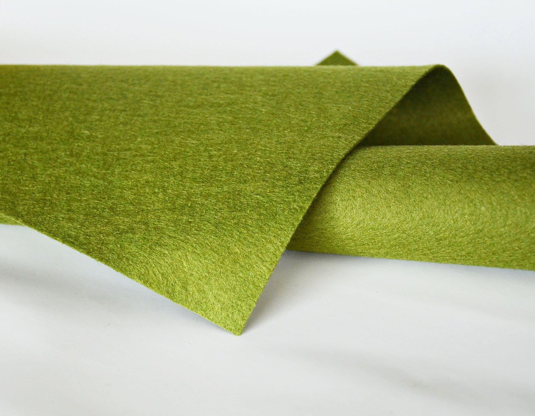 Reets Relish Green Felt Sheet - Wool Felt Fabric - Premium Green Fabric - 20% Wool Felt Blend - DIY, Sewing, Crafting, Felting - National Nonwovens