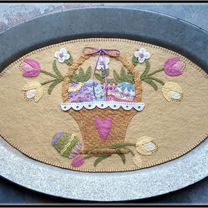 EASTER BLESSINGS Candle Mat Embroidery Kit, Penny Rug Kit, Wool Felt Applique Kit, Easter Basket Table Mat Kit, Merino Wool Felt Candle Mat