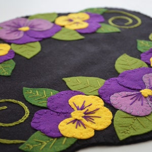 PANSY BEAUTY Wool Applique Kit Spring Wool Felt Applique Kits Candle Mat Wool Felt Embroidery Kit Pansy Lover Mother's Day Gift image 2