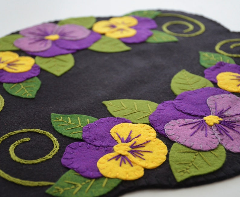 PANSY BEAUTY Wool Applique Kit Spring Wool Felt Applique Kits Candle Mat Wool Felt Embroidery Kit Pansy Lover Mother's Day Gift image 2