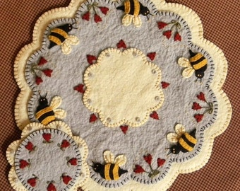 BEE MY HONEYBEE Candle Mat Kit, Penny Rug Kit, Wool Felt Kit, Prim Wool Felt Kit, Merino Wool Candle Mat Kit, Bee Applique Embroidery Kit