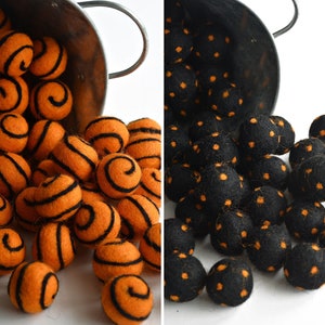 2.5 CM Dots & Swirls Black Orange Felt Balls, Pom Pom Garland, Wool Felt Beads, Garland, Halloween, Felt Ball Garland, Bulk Felt Balls