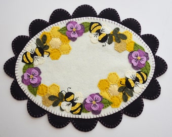 SWEET HONEYCOMB | Wool Applique Kit Spring | Wool Felt Applique Kits Candle Mat | Wool Felt Embroidery Kit | Bee Lover | Mother's Day Gift
