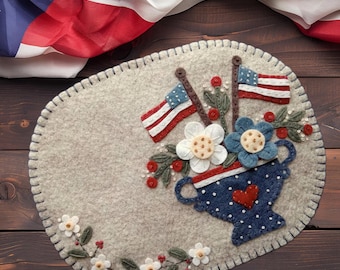 AMERICA THE BEAUTIFUL Mini Mat / Mug Rug Applique Embroidery Kit, Penny Lane Primitives
