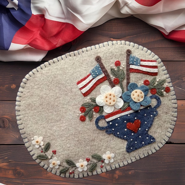 AMERICA THE BEAUTIFUL Mini Mat / Mug Rug Applique Embroidery Kit, Penny Lane Primitives
