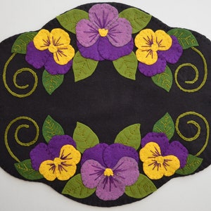 PANSY BEAUTY Wool Applique Kit Spring Wool Felt Applique Kits Candle Mat Wool Felt Embroidery Kit Pansy Lover Mother's Day Gift image 4