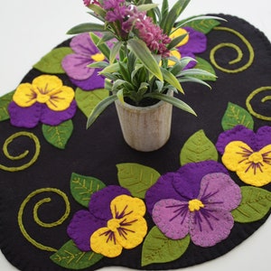 PANSY BEAUTY Wool Applique Kit Spring Wool Felt Applique Kits Candle Mat Wool Felt Embroidery Kit Pansy Lover Mother's Day Gift image 1
