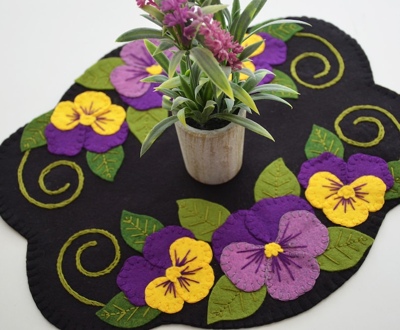 PANSY BEAUTY Wool Applique Kit Spring Wool Felt Applique Kits Candle Mat Wool Felt Embroidery Kit Pansy Lover Mother's Day Gift image 1