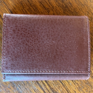 Cartera Vintage Cuero Genuino Bi-Fold vintage nunca usado marrón