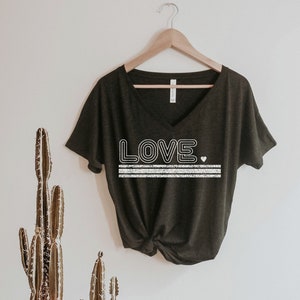 Love retro Shirt Oversized Slouchy V Neck Tee Loose t-shirt boho gift for her, mother&#39;s day, valentines day, inspirational, hearts, heart