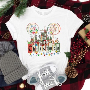 Chemise de Noël Disney Mickey et ses amis, t-shirt de Noël Disney, chemise joyeux Noël de Mickey, cadeau voyage Disneyland, t-shirt château magique