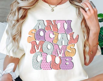アンチソーシャルママクラブグラフィックTシャツ、面白いママシャツ、皮肉なママライフシャツ、トレンディママクラブシャツ、内向的なママシャツ、クールなママスウェットシャツ