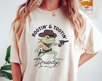 Howdy frog shirt, Funny Frog Shirt, Meme Shirt, Cowboy Frog Shirt, Funny Western Shirt, Frog T-shirt, Funny Sayings Shirt, Meme Graphic Tees