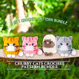 Op de afbeelding: Een pakket met haakpatronen met vier verschillende ontwerpen voor mollige katten. De katten zijn oranje, roze, beige en grijs. De tekst "4 in 1 Crochet Pattern Bundle" en "Chubby Cats Crochet Pattern Bundle" staat op de afbeelding.