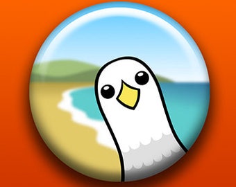 Möwe Fotobombe | Pin Knopf Magnet Flaschenöffner Tasche Spiegel Schlüsselanhänger | Süßes Original Design | Vogel-Liebhaber-Geschenk | Strandfoto Bomb Möwe