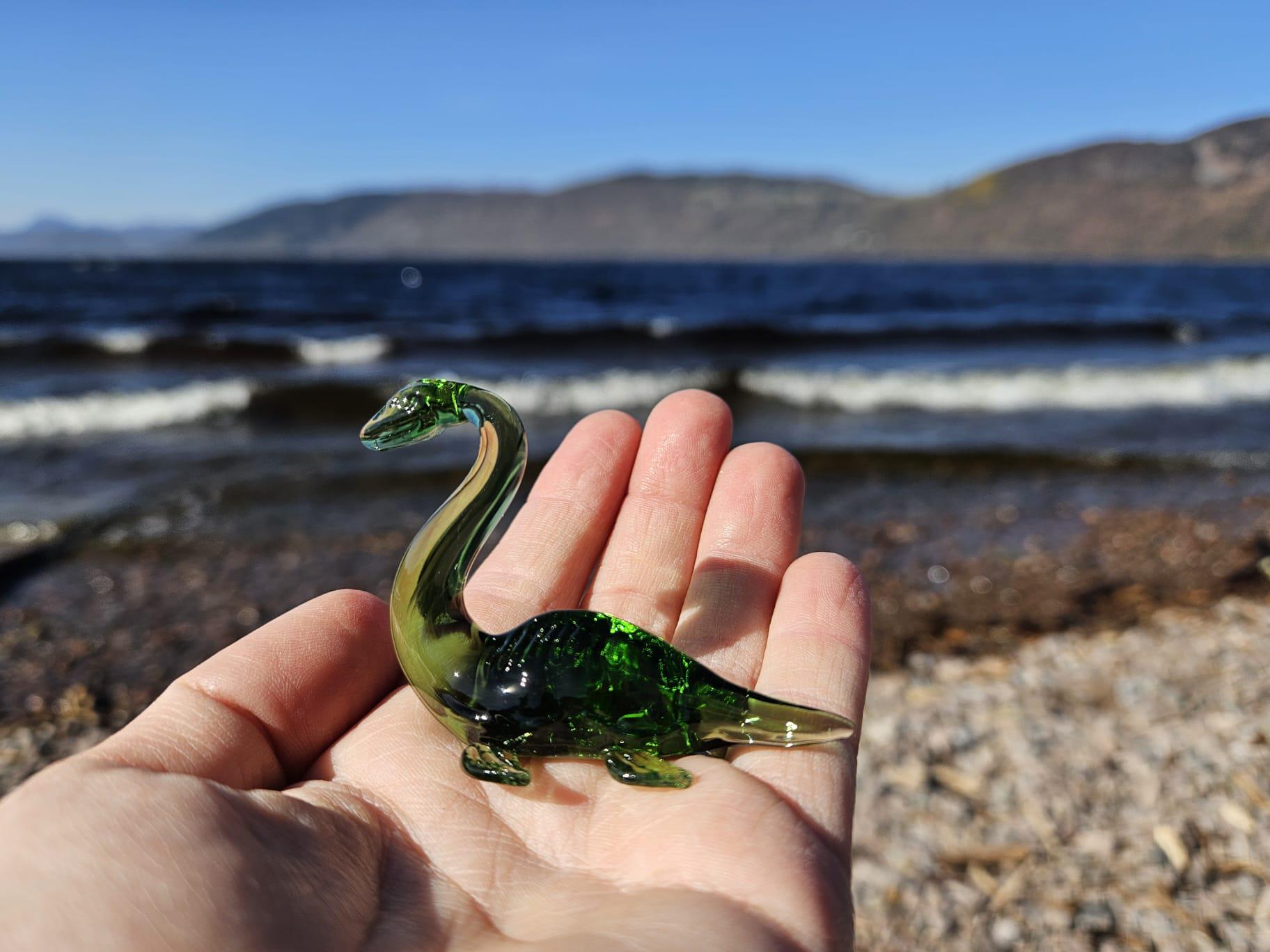 ネス湖の怪獣ガラスオーナメント – ネッシーの宝物庫限定の、小さな