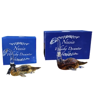 Decanter per whisky a forma di mostro di Loch Ness, piccolo o grande, regalo o ricordo scozzese di Nessie.