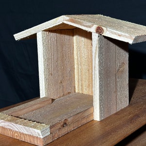 Plataforma de anidación de pájaros de cedro hecha a mano / Caja de anidación de cedro / Caja de anidación de palomas / Casa de pájaros de paloma