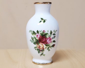 Royal Albert Small Bud Vase Old Country Roses VINTAGE Vtg Fine Bone China Floral with Gold Trim ENGLAND Colorful Flowers Elegant